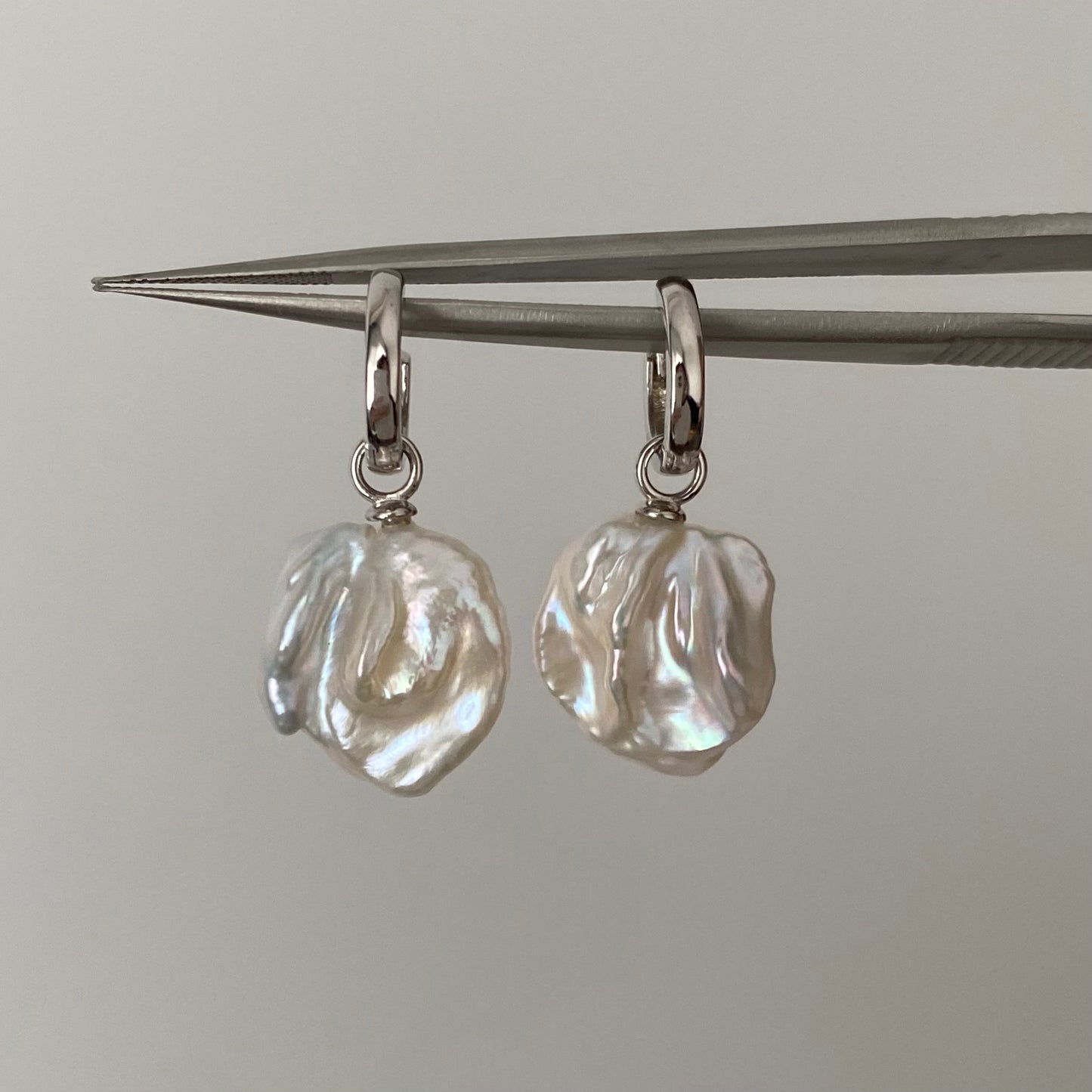 Baroque pearl earrings in a petal shape