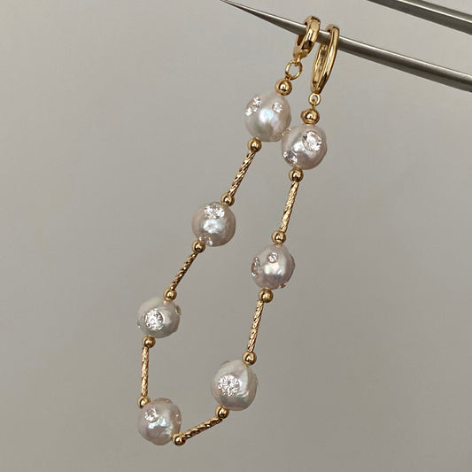 White zirconia wrinkled baroque bracelet
