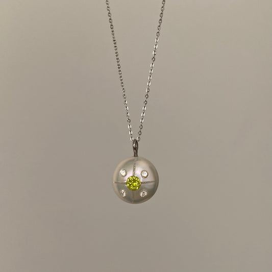 Green zirconia & pearl pendant necklace